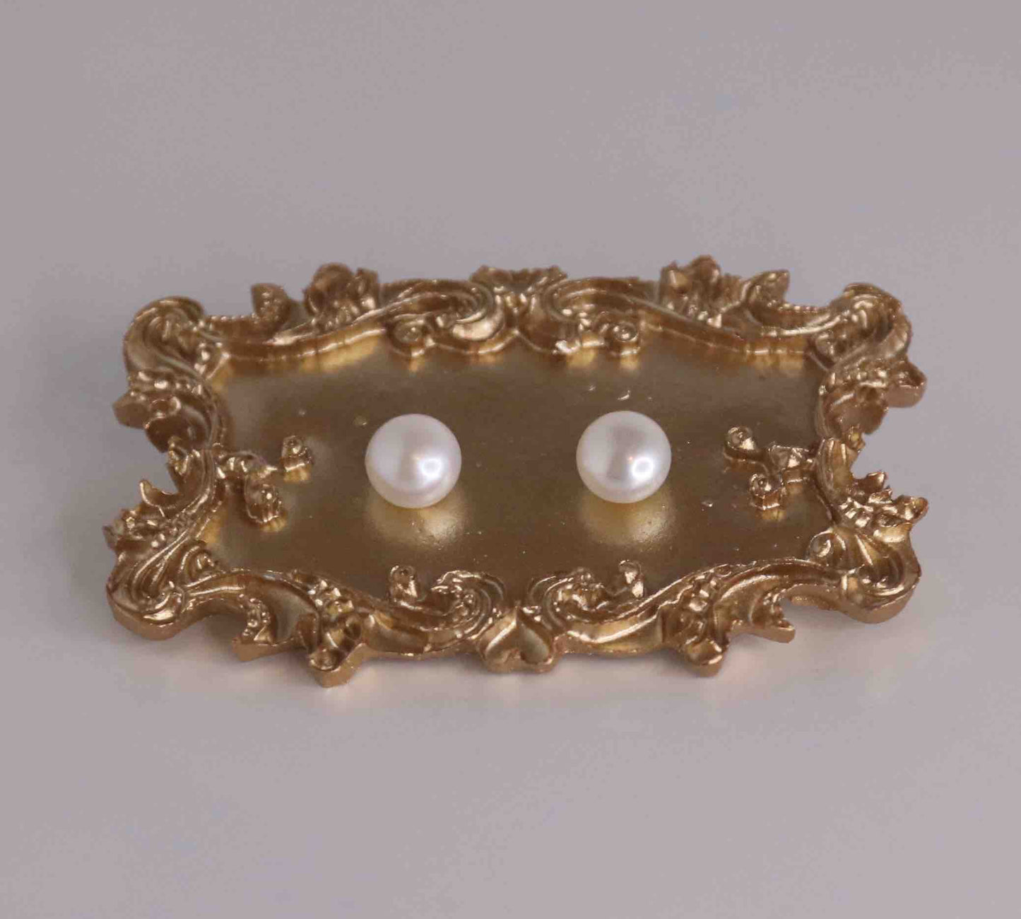 Pearl earrings (studs)